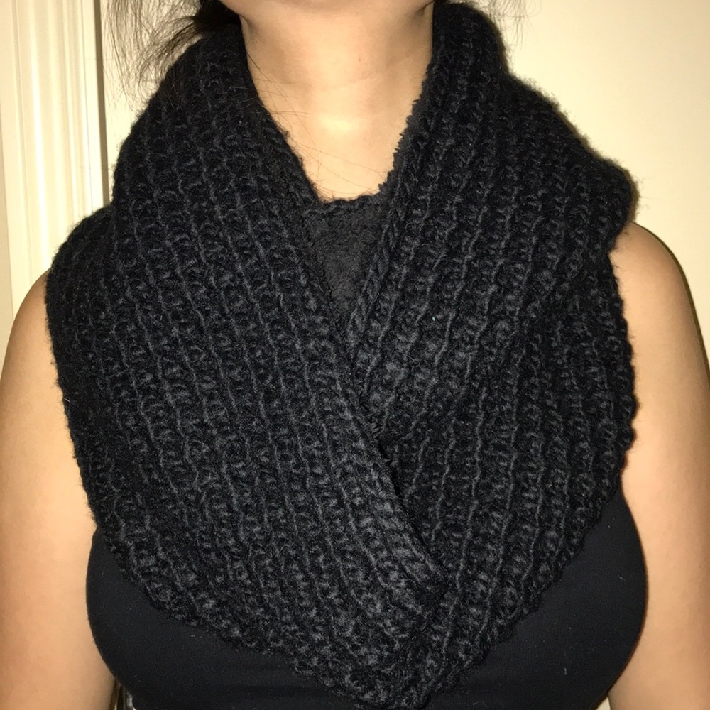 Wool Infinity Scarf - Picture 4 of 4